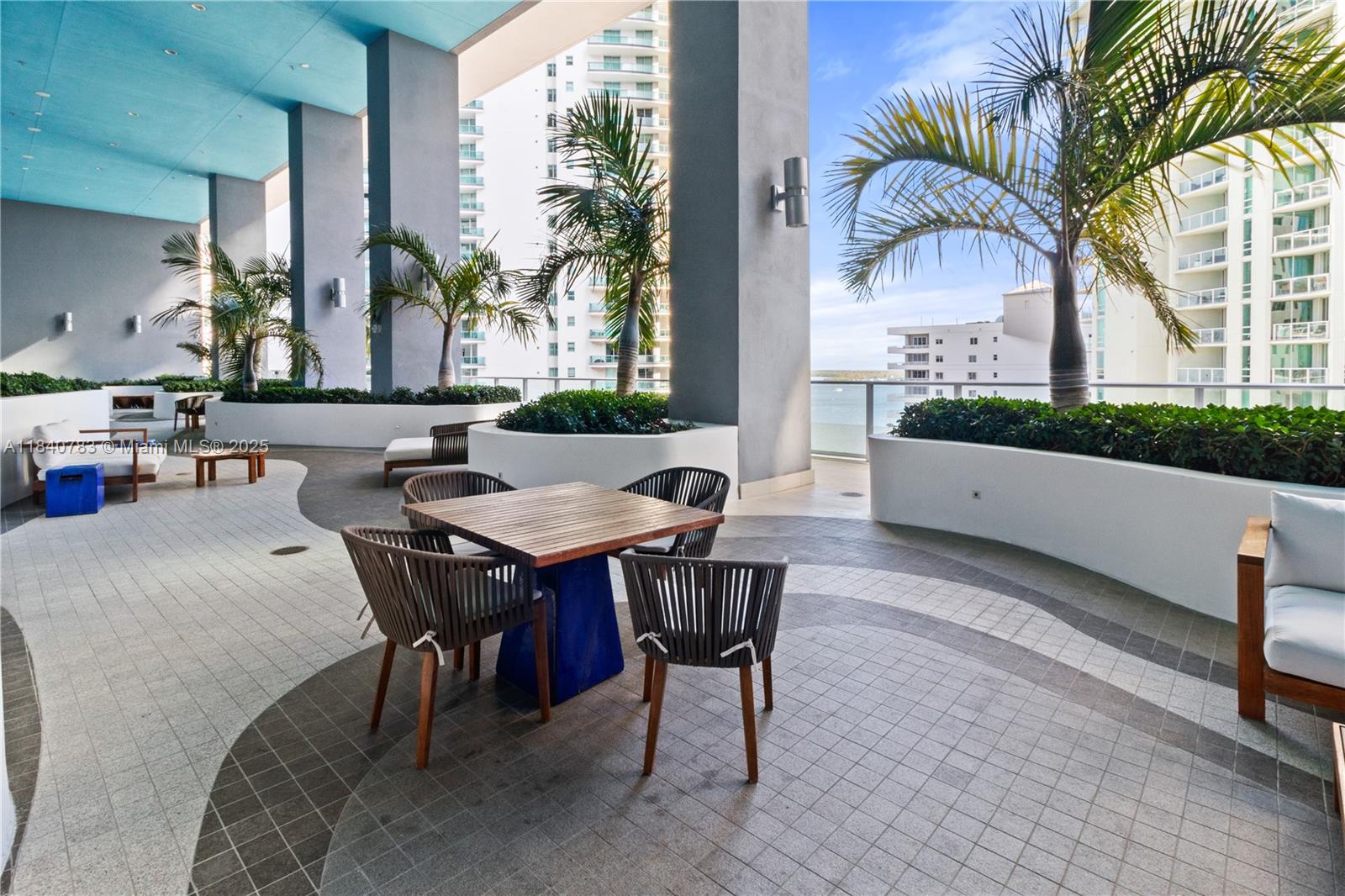 1300 Brickell Bay Dr #2100, Miami FL 33131