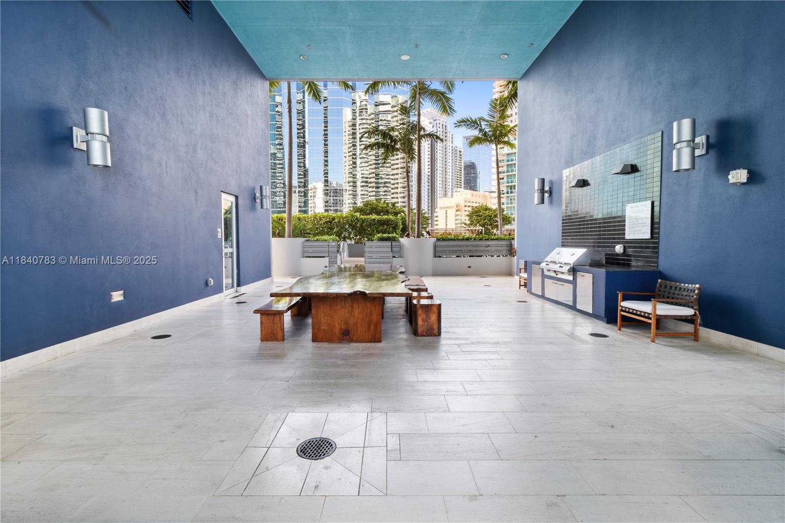 1300 Brickell Bay Dr #2100, Miami FL 33131