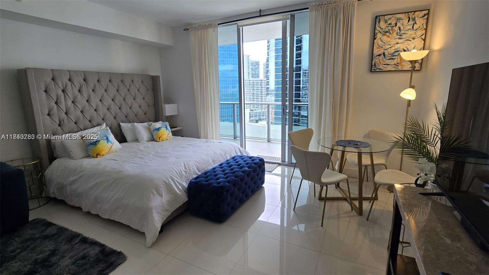 1300 Brickell Bay Dr #2100, Miami FL 33131