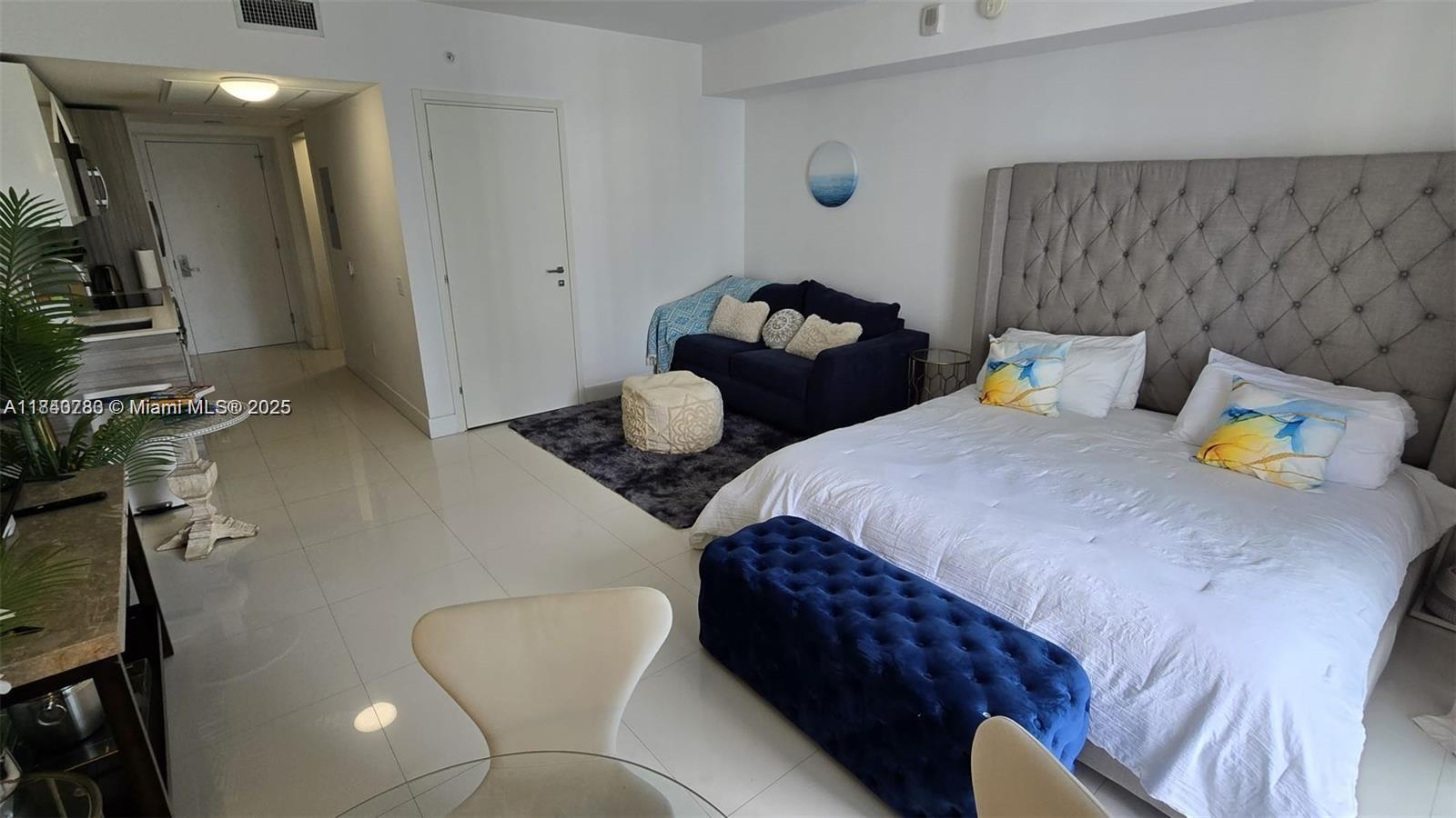 1300 Brickell Bay Dr #2100, Miami FL 33131