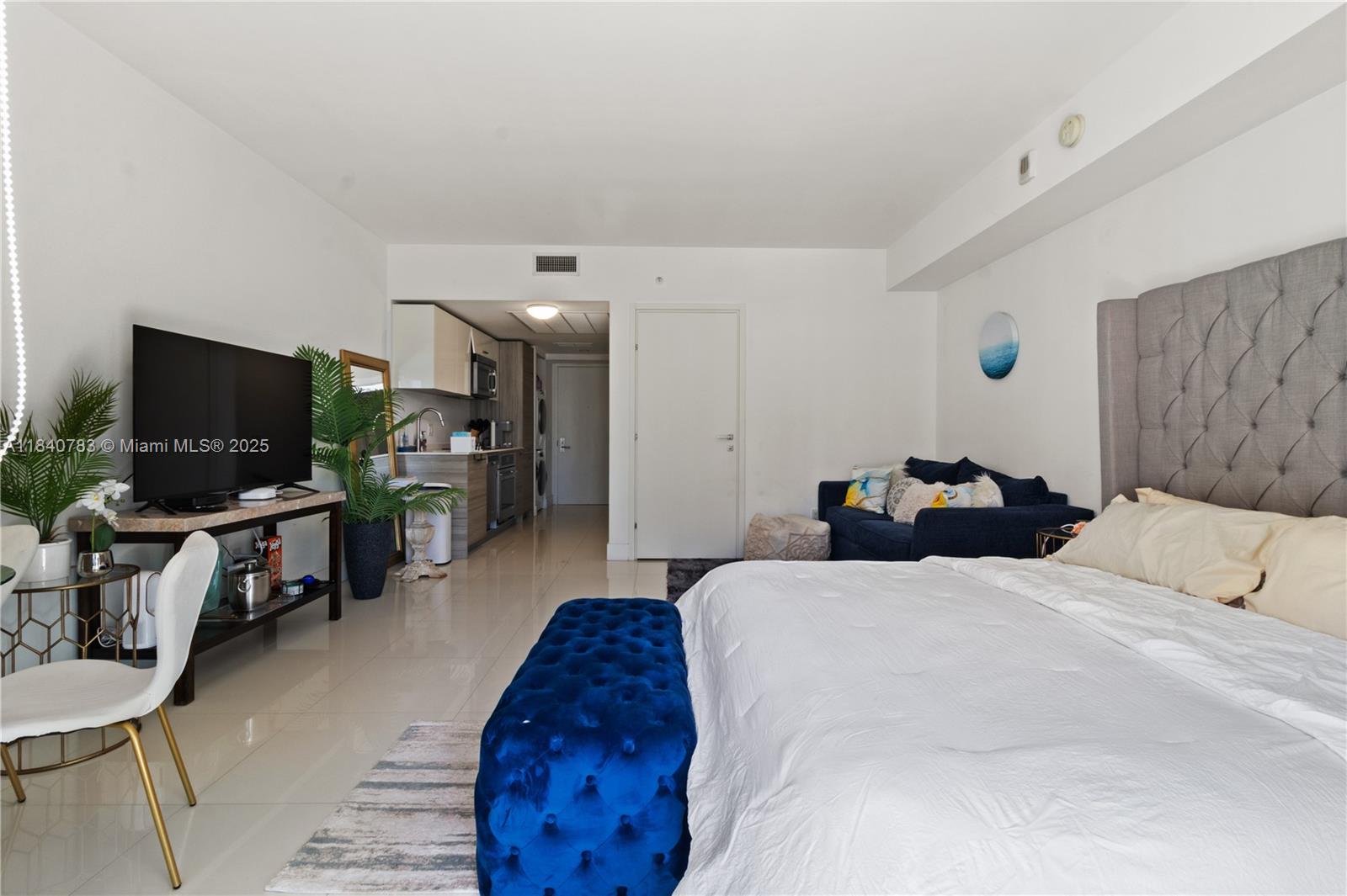 1300 Brickell Bay Dr #2100, Miami FL 33131