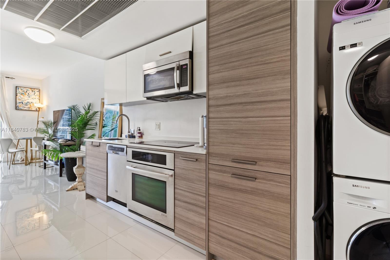 1300 Brickell Bay Dr #2100, Miami FL 33131