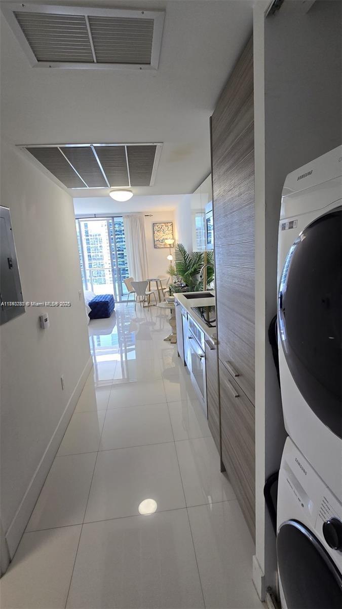 1300 Brickell Bay Dr #2100, Miami FL 33131