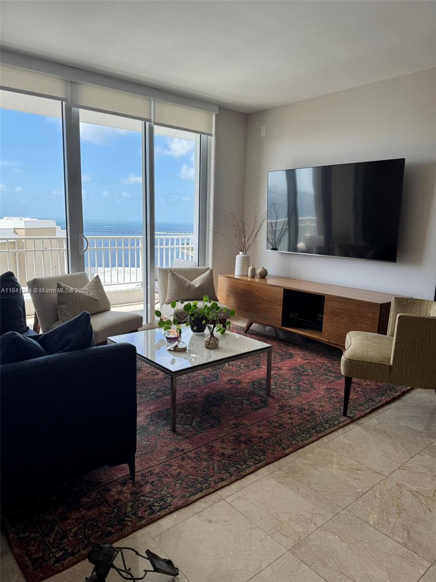Condo for Sale in Miami, FL