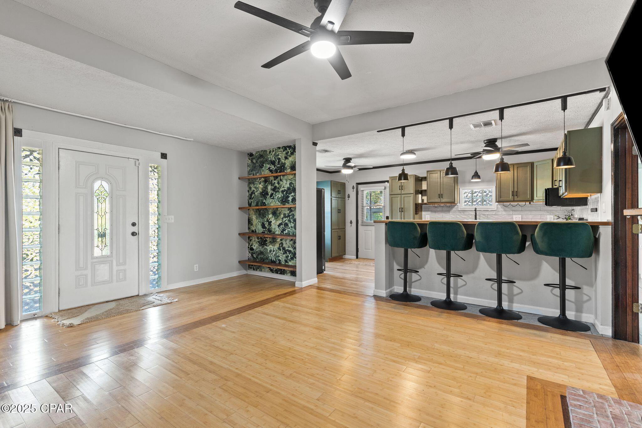 Image 3 For 418 Macarthur Avenue