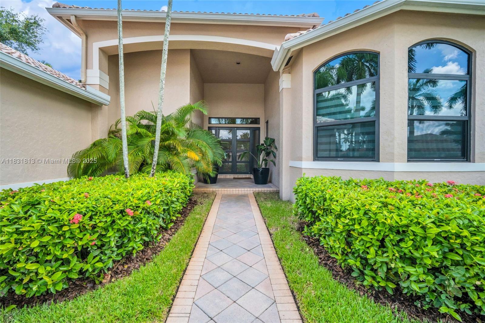 2583 Mayfair Ln, Weston, Florida image 4
