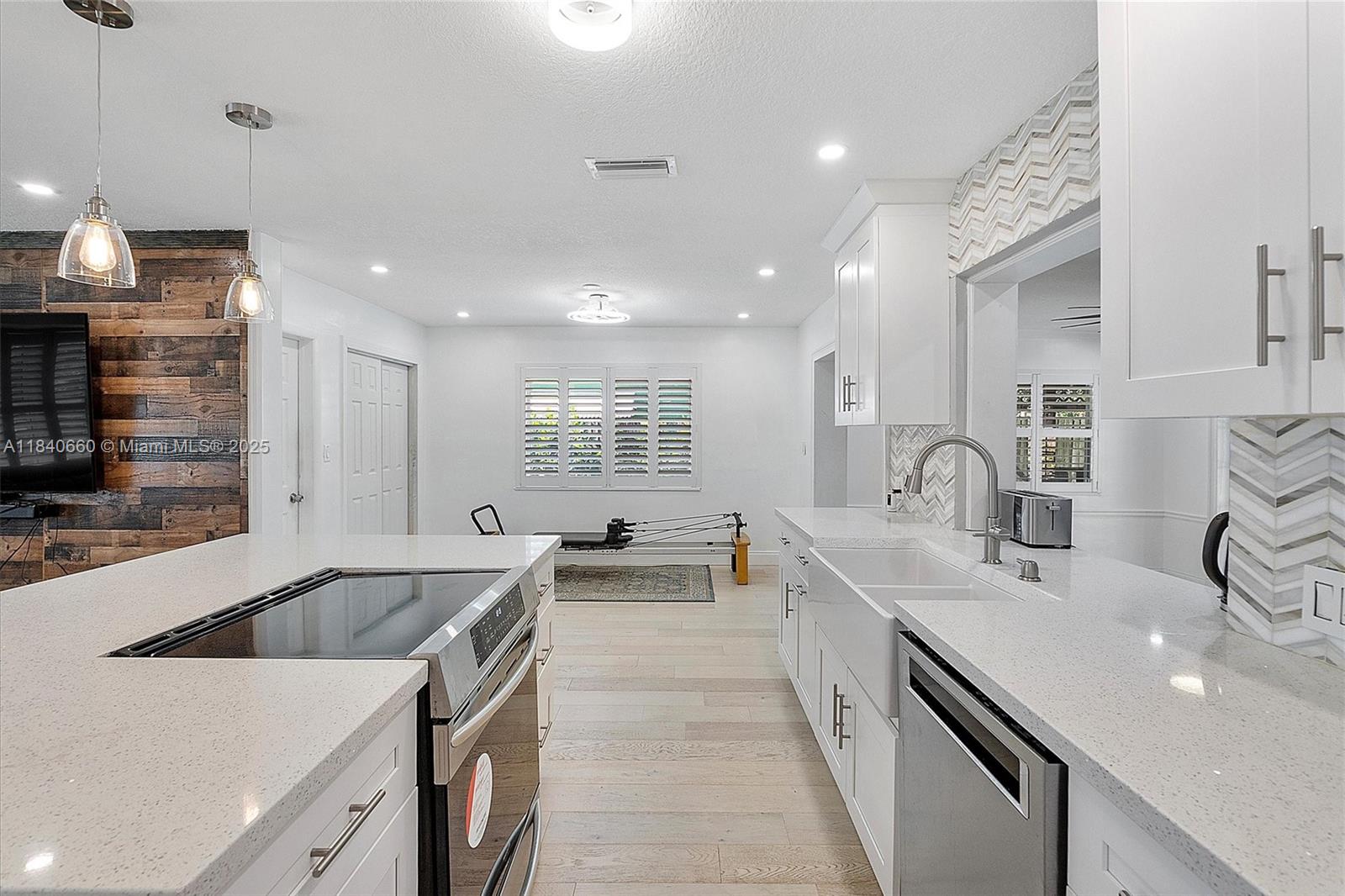 4980 SW 8th Ct, Margate, Florida image 5