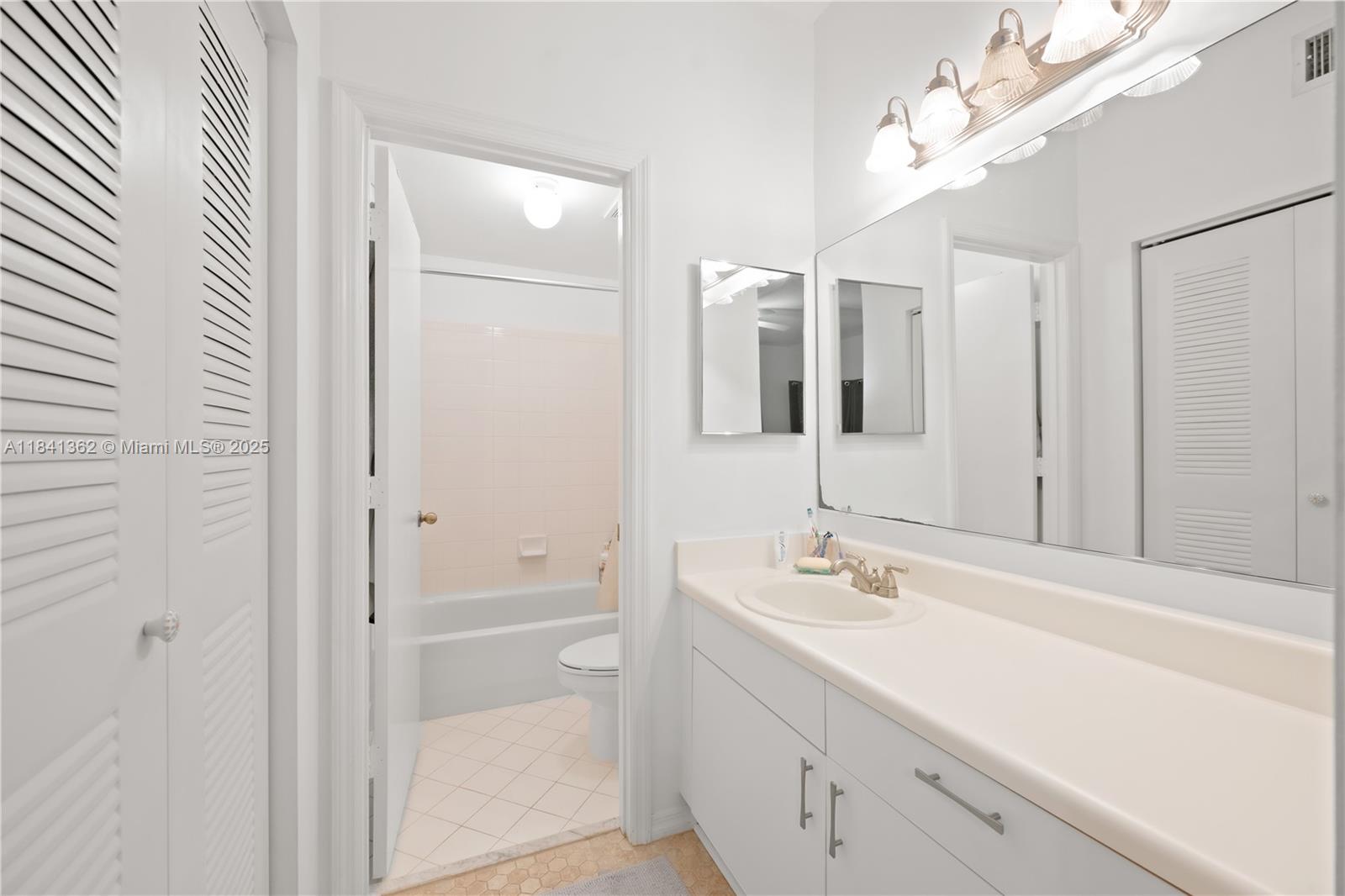 1424 Barcelona Way #5-23, Weston, Florida image 17