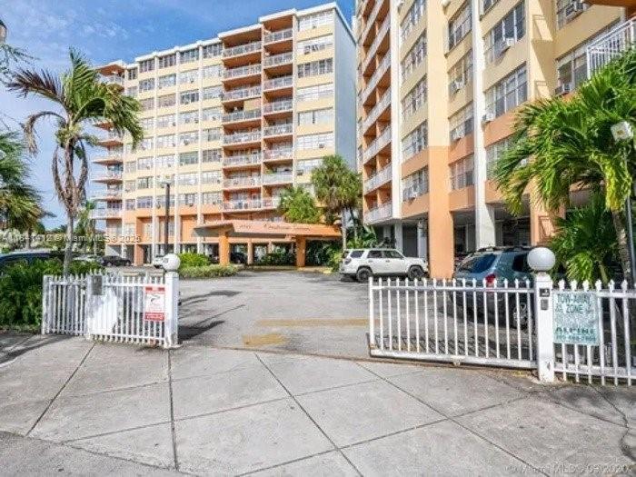 2025 NE 164th St #815, North Miami Beach, Florida image 2