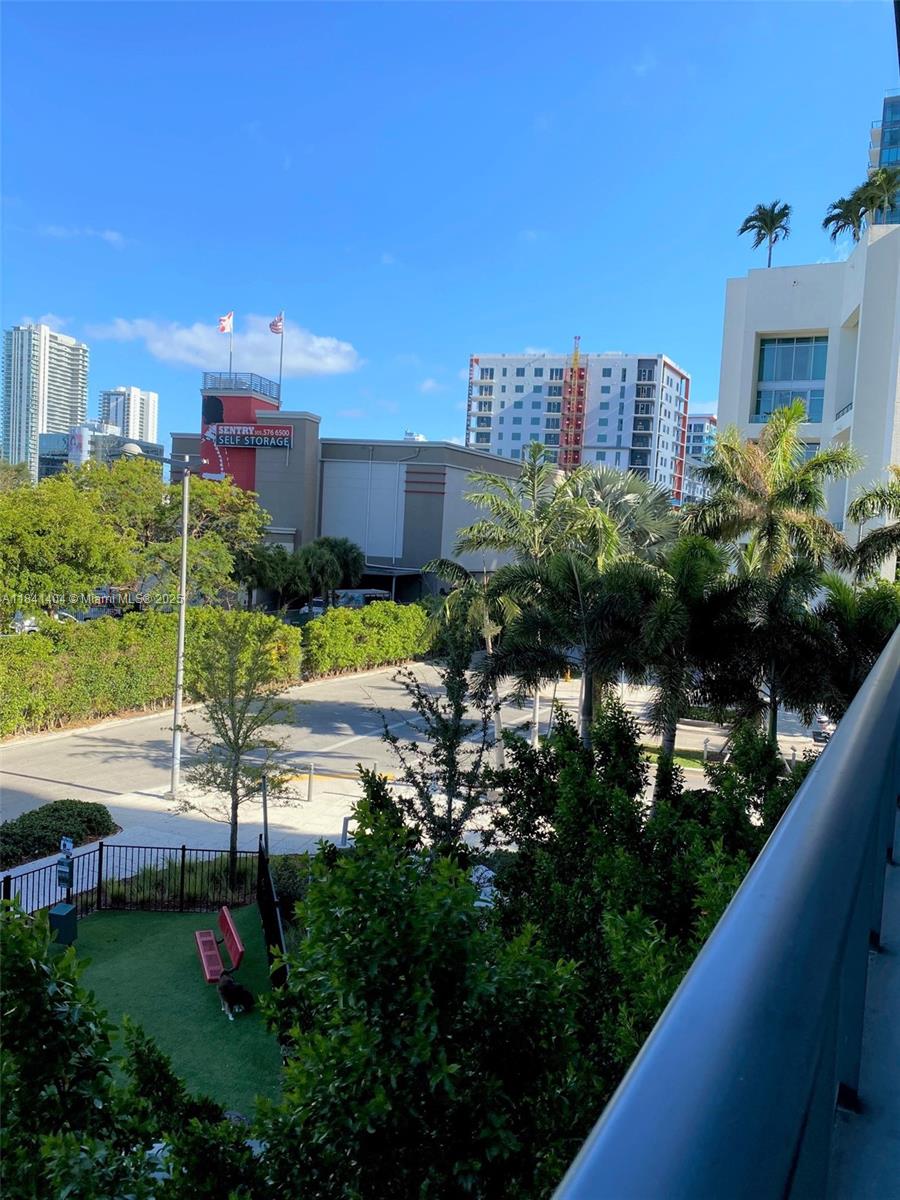121 NE 34th St #L205, Miami FL 33137