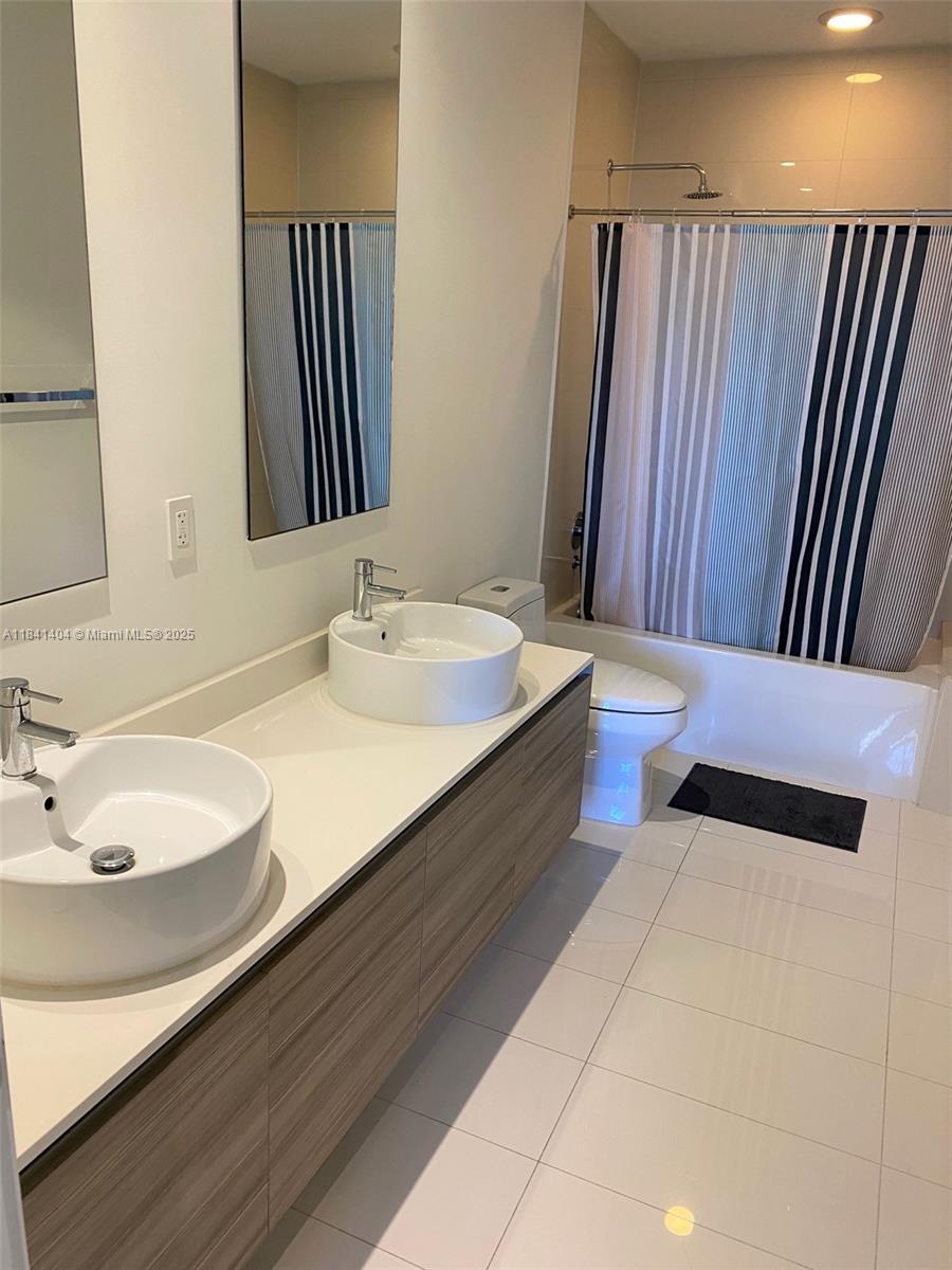 121 NE 34th St #L205, Miami FL 33137
