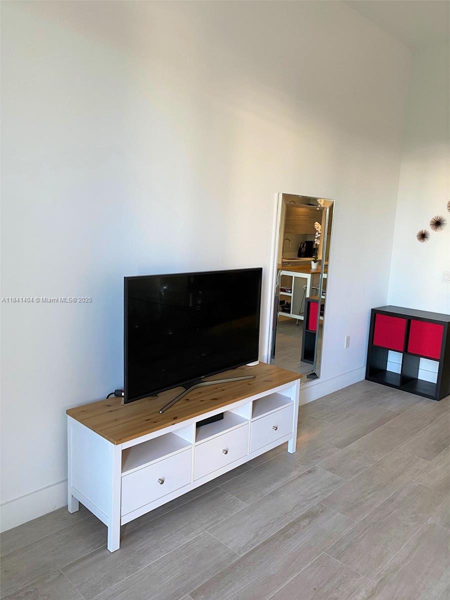 121 NE 34th St #L205, Miami FL 33137