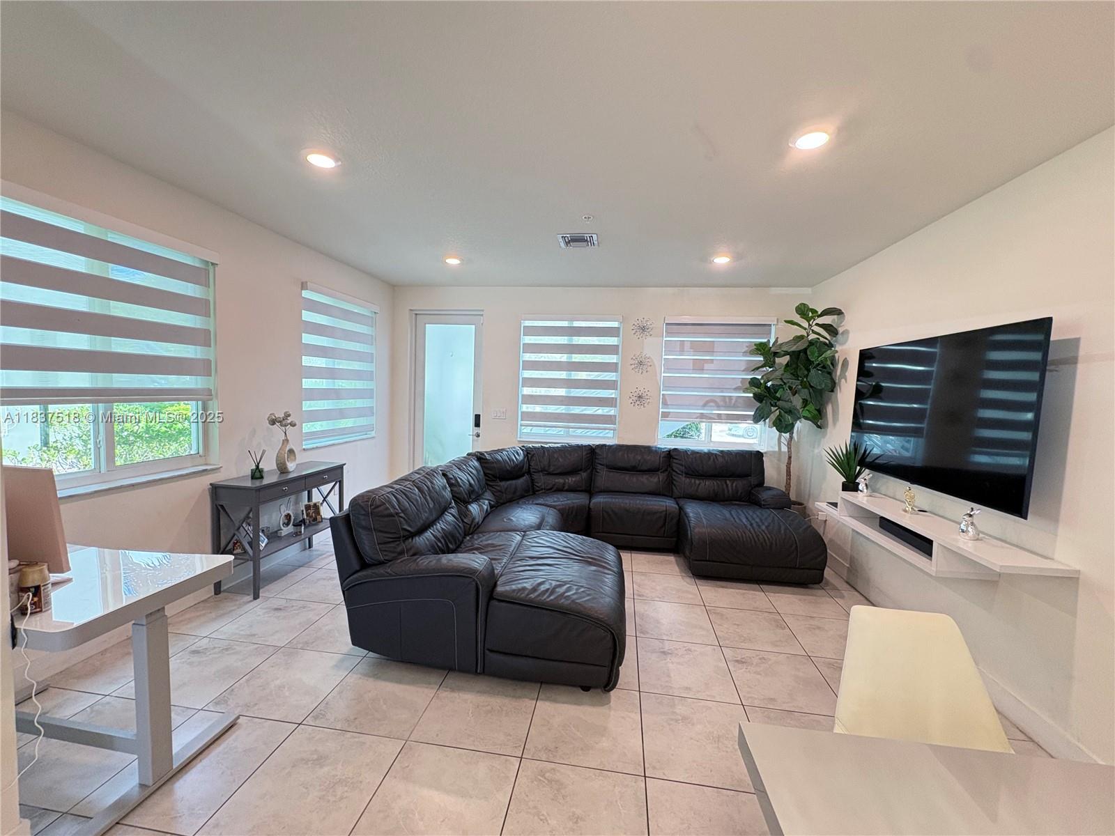 6421 NW 102nd Path #104, Doral, Florida image 1