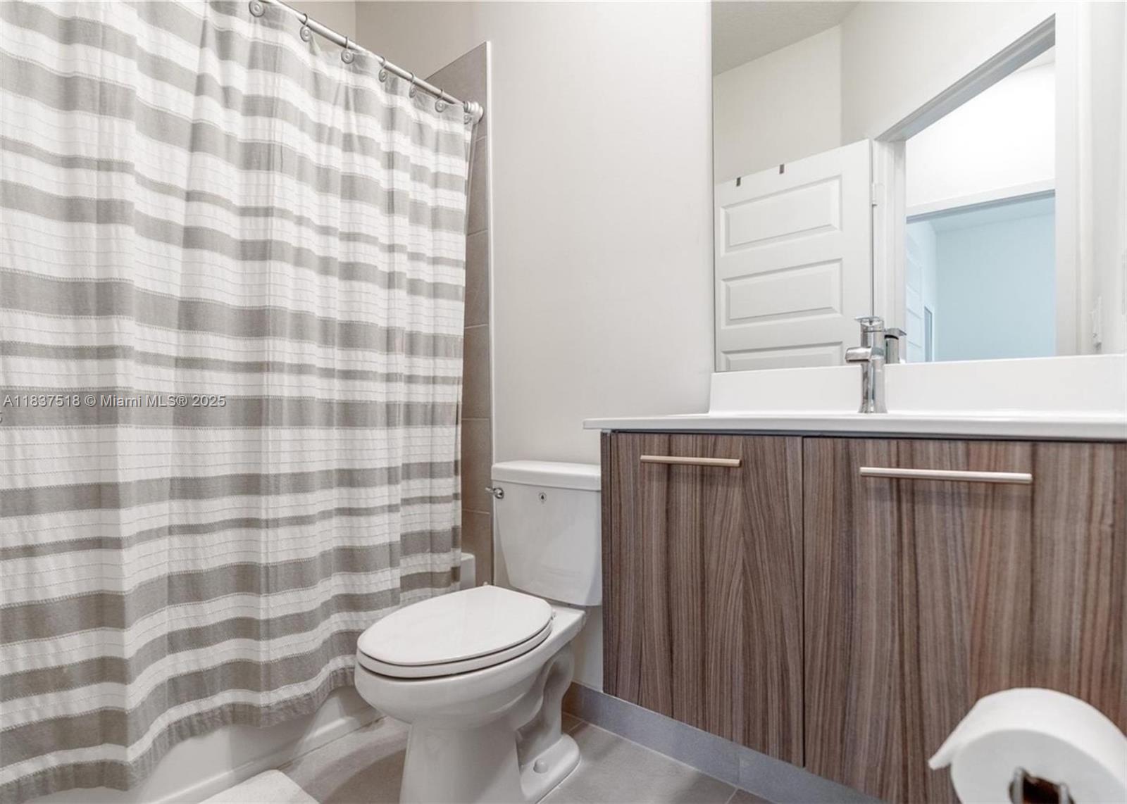6421 NW 102nd Path #104, Doral, Florida image 22