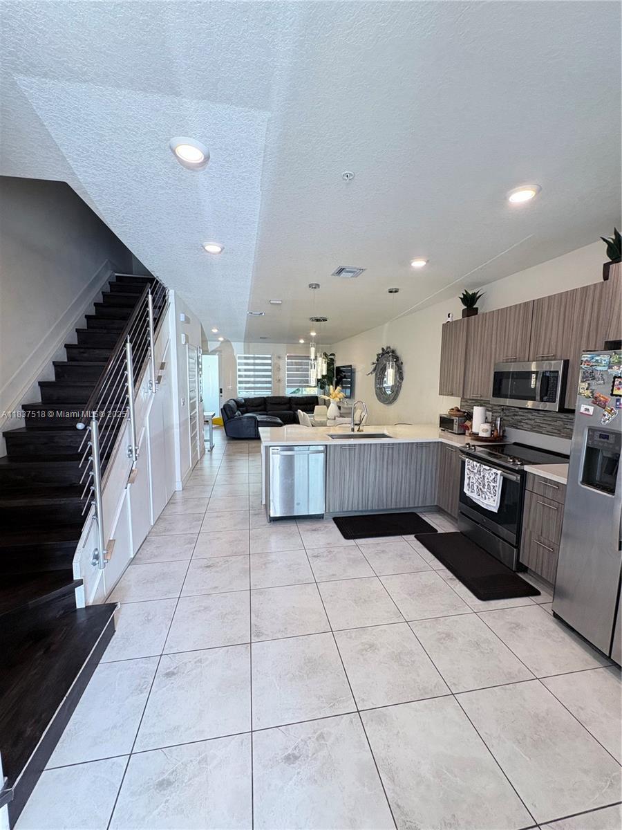 6421 NW 102nd Path #104, Doral, Florida image 9