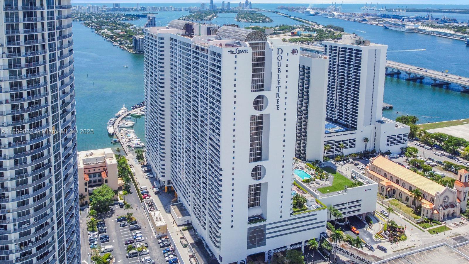 Spectacular and spacious 2 Bedroom,2 Bathroom condo on the 26th floor of The Grand! with stunning Biscayne Bay and skyline views from the balcony. Features open layout, floor-to-ceiling windows, stainless steel appliances, split bedroom design, and a Den.Full-service building with pool, gym, spa,24/7 concierge, valet, shops, dining, and marina.
Prime Edgewater location near Downtown,Brickell,Wynwood,and Mimai Beach.Short term rentals allowed,great for  end users or investors.