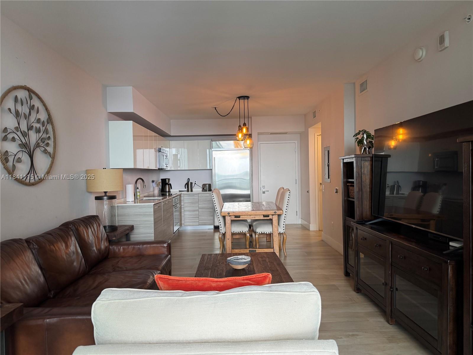 1300 Brickell Bay Dr Unit 1808, Miami, Florida 33131