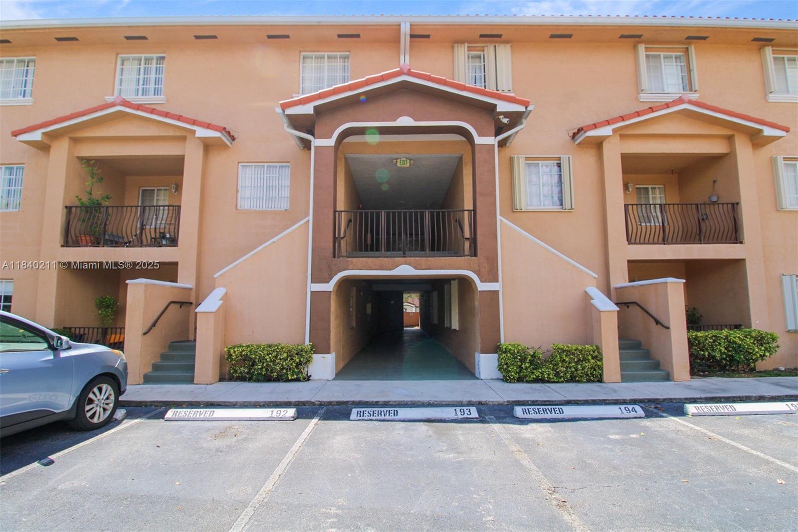 17425 75th Pl Unit 105, Hialeah, Florida 33015