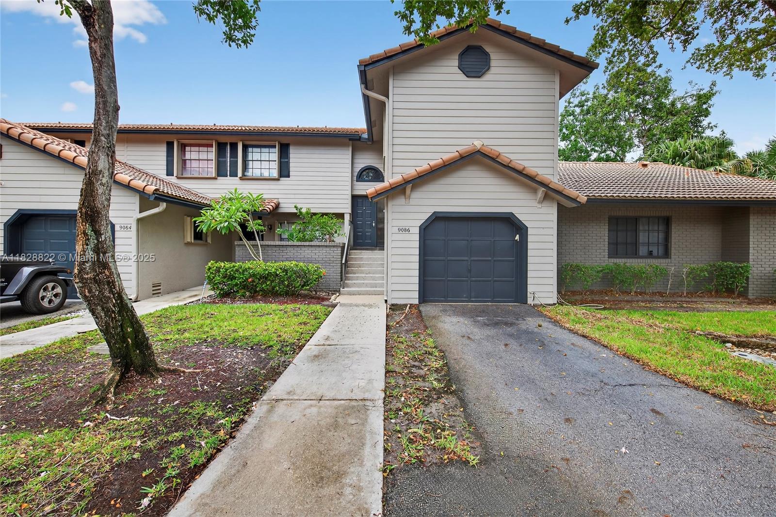 9086 Vineyard Lake Dr, Plantation, Florida image 2