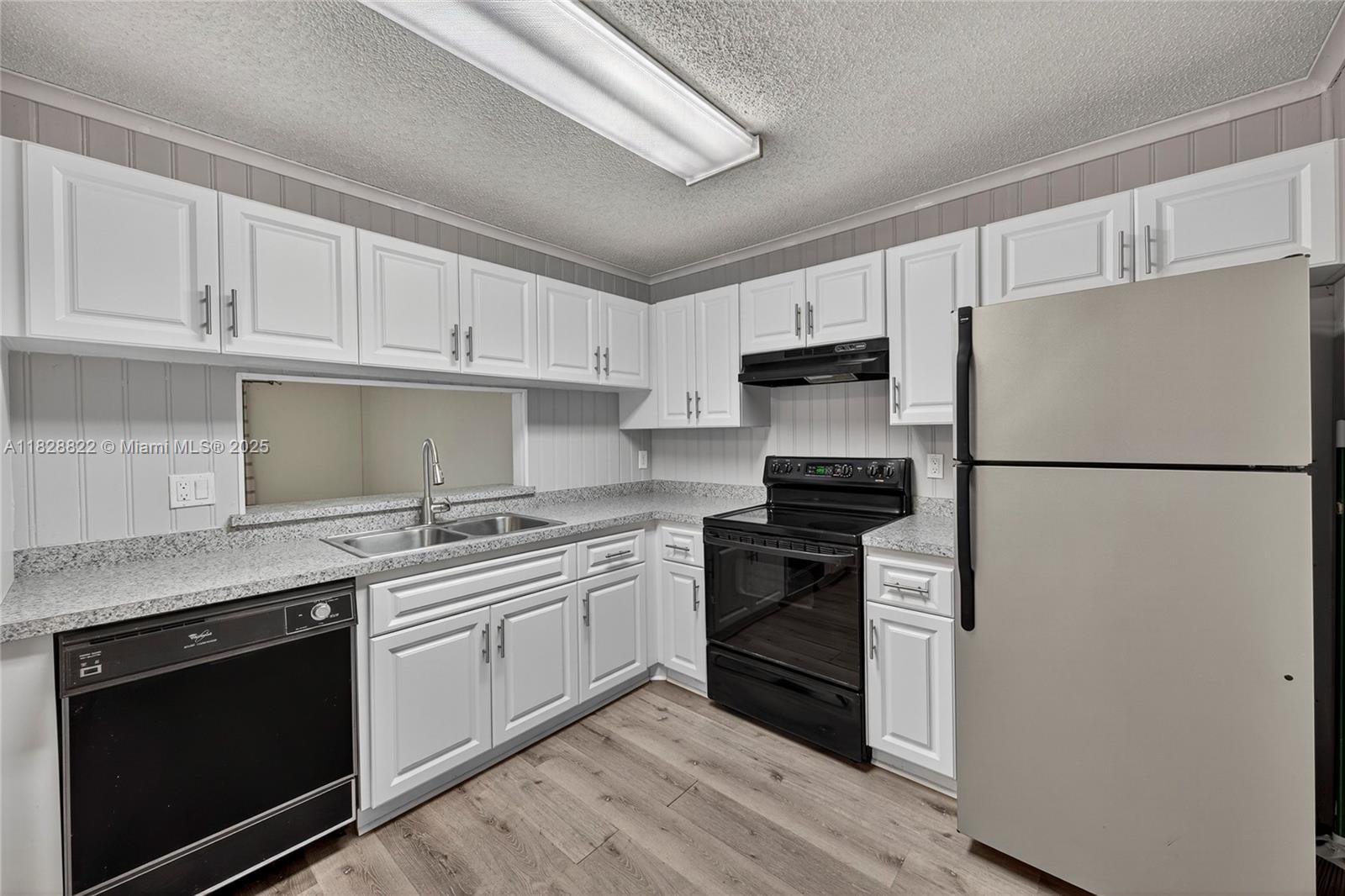 9086 Vineyard Lake Dr, Plantation, Florida image 3