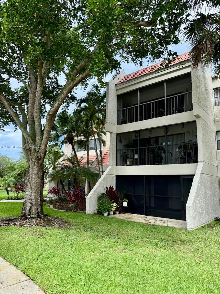 210 Lakeview Dr #102, Weston, Florida image 3