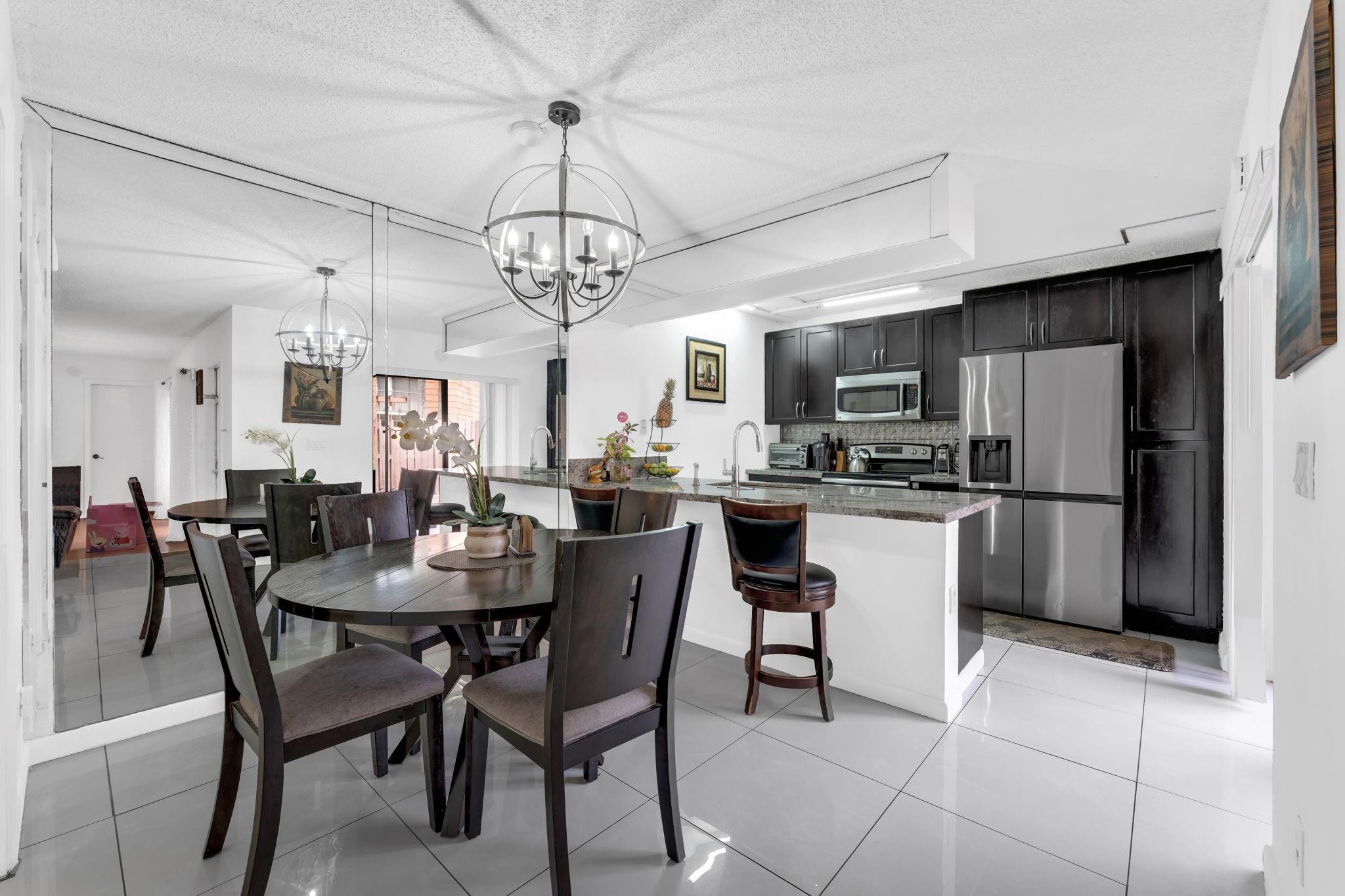 8437 N Coral Cir 8437 FL