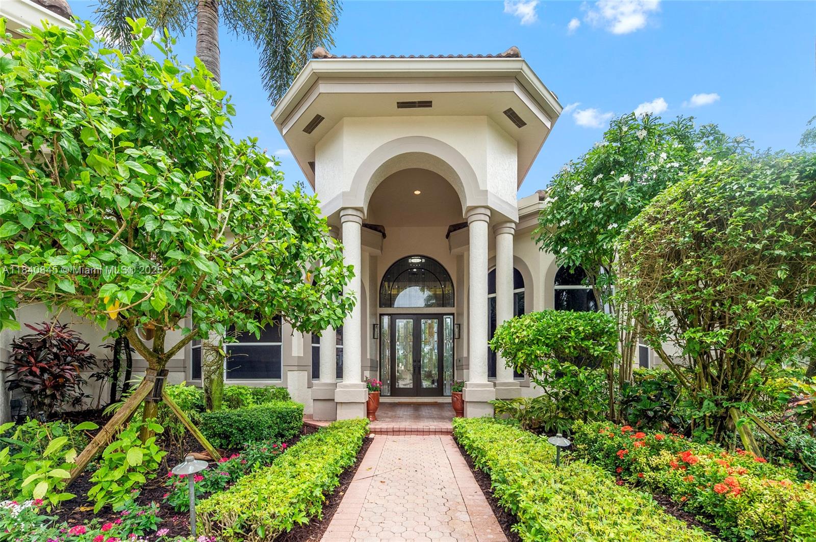 2684 Riviera Ct, Weston, Florida image 2
