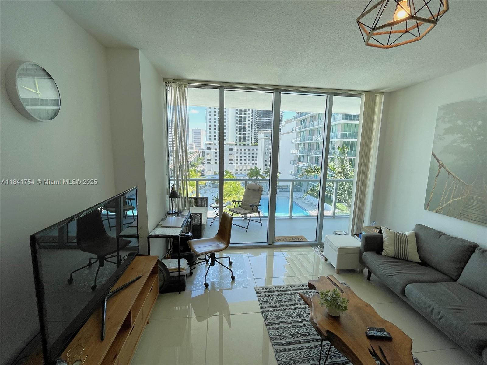 79 SW 12th St #1211-S, Miami FL 33130