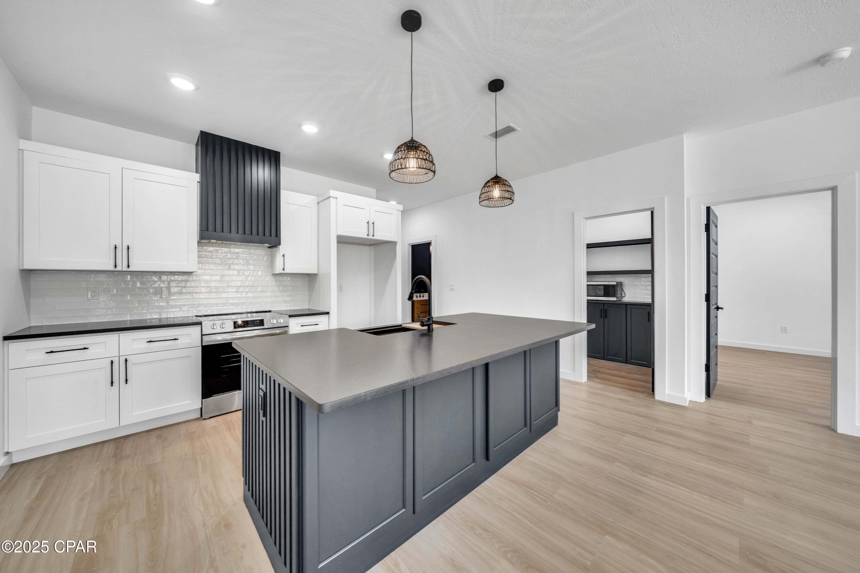 Image 3 For 20914 Lakeview Drive