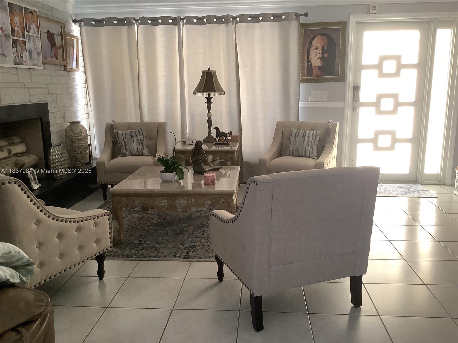 House for Sale in Pembroke Pines, FL