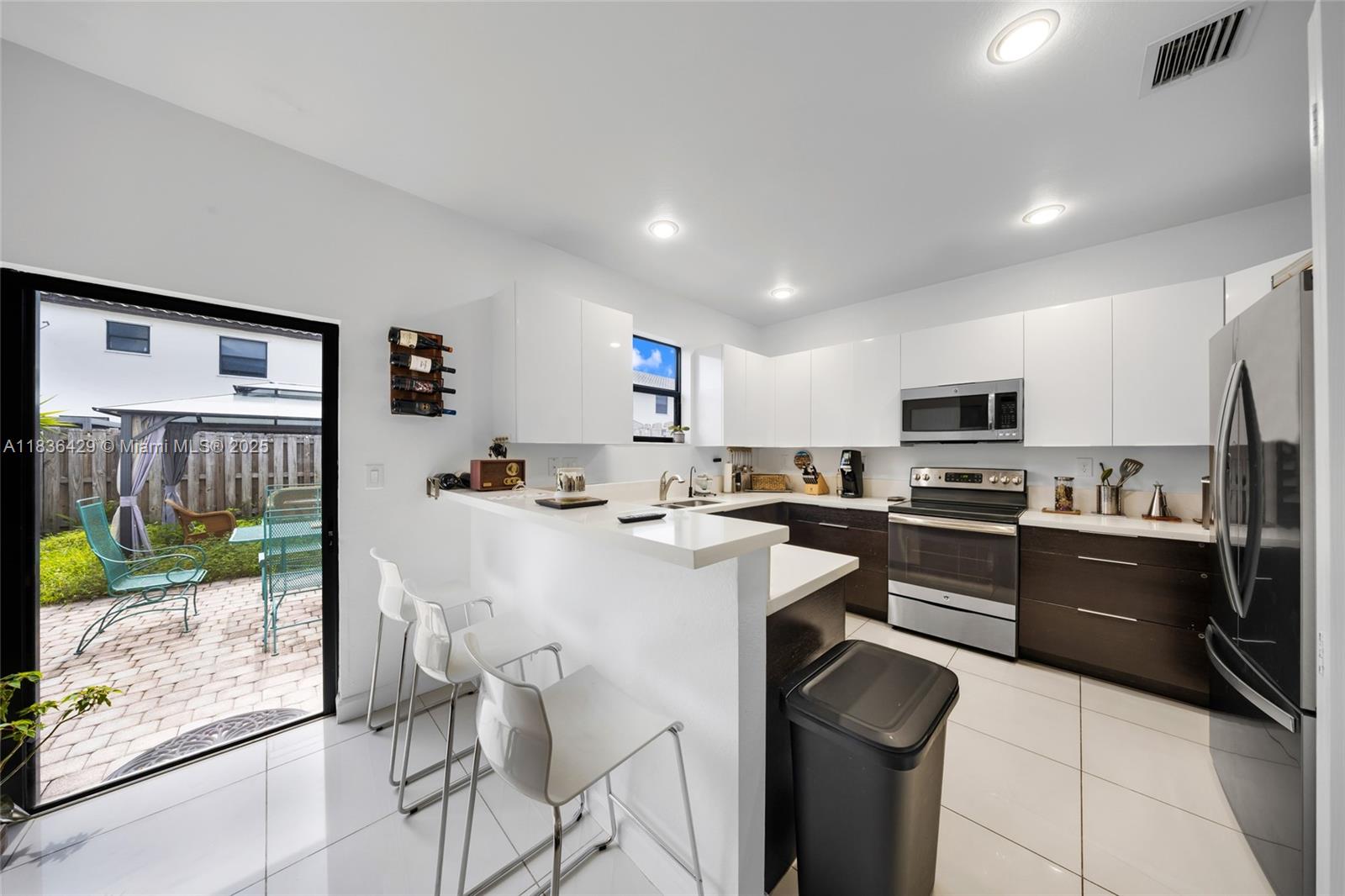 8877 NW 103rd Ave, Doral, Florida image 10