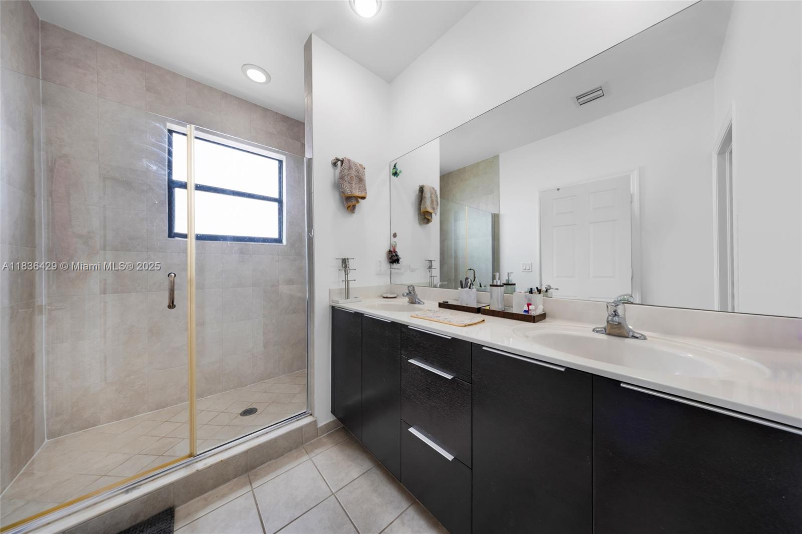 8877 NW 103rd Ave, Doral, Florida image 23