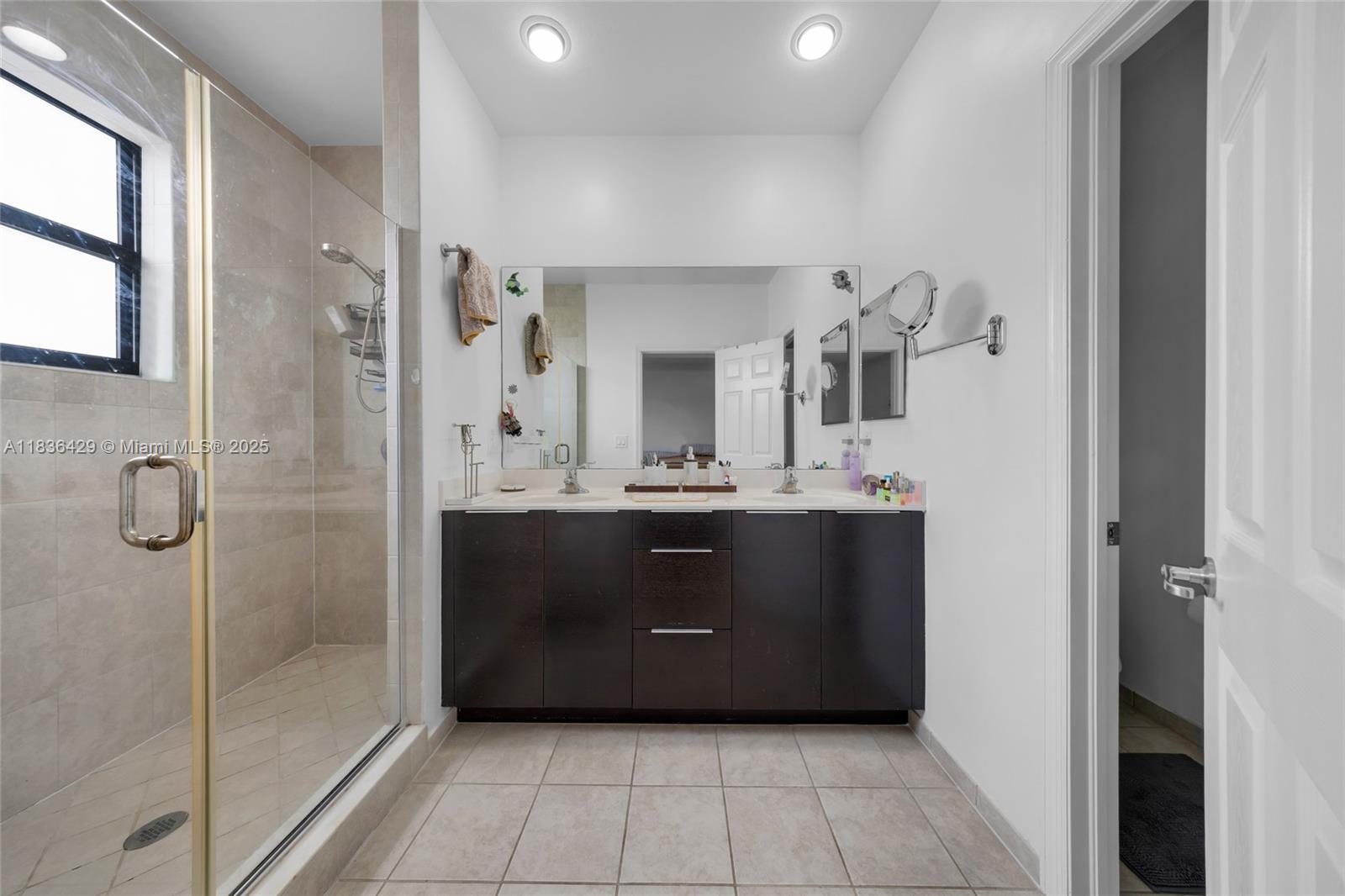 8877 NW 103rd Ave, Doral, Florida image 24