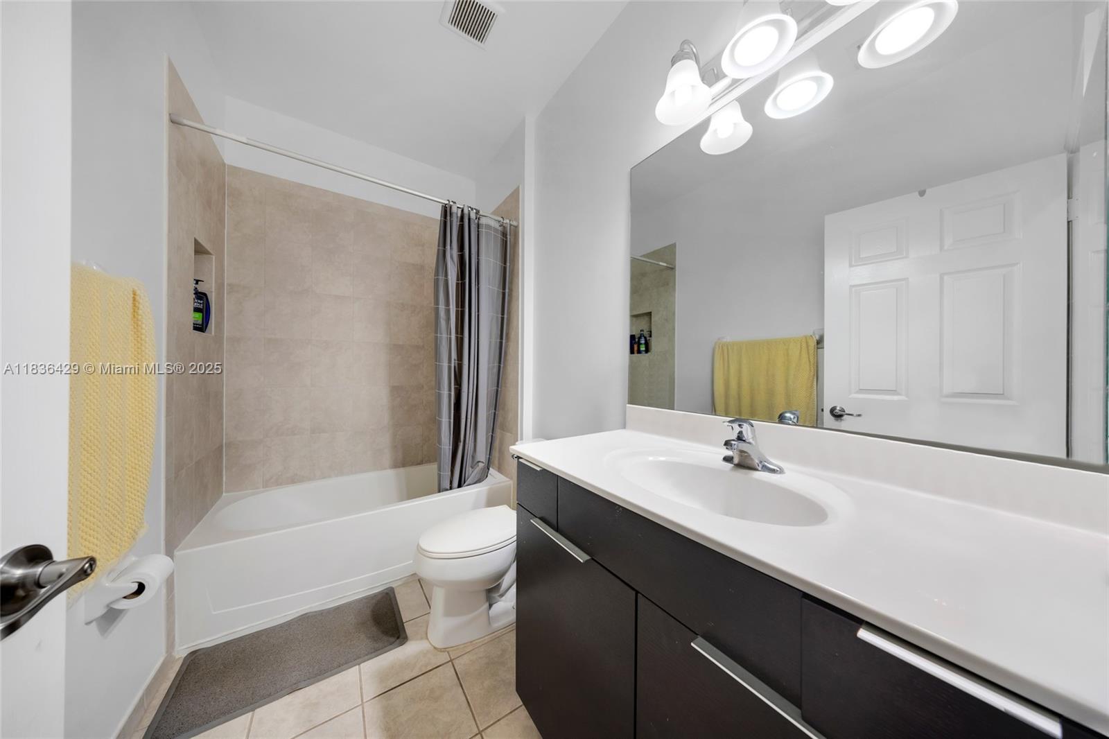 8877 NW 103rd Ave, Doral, Florida image 27