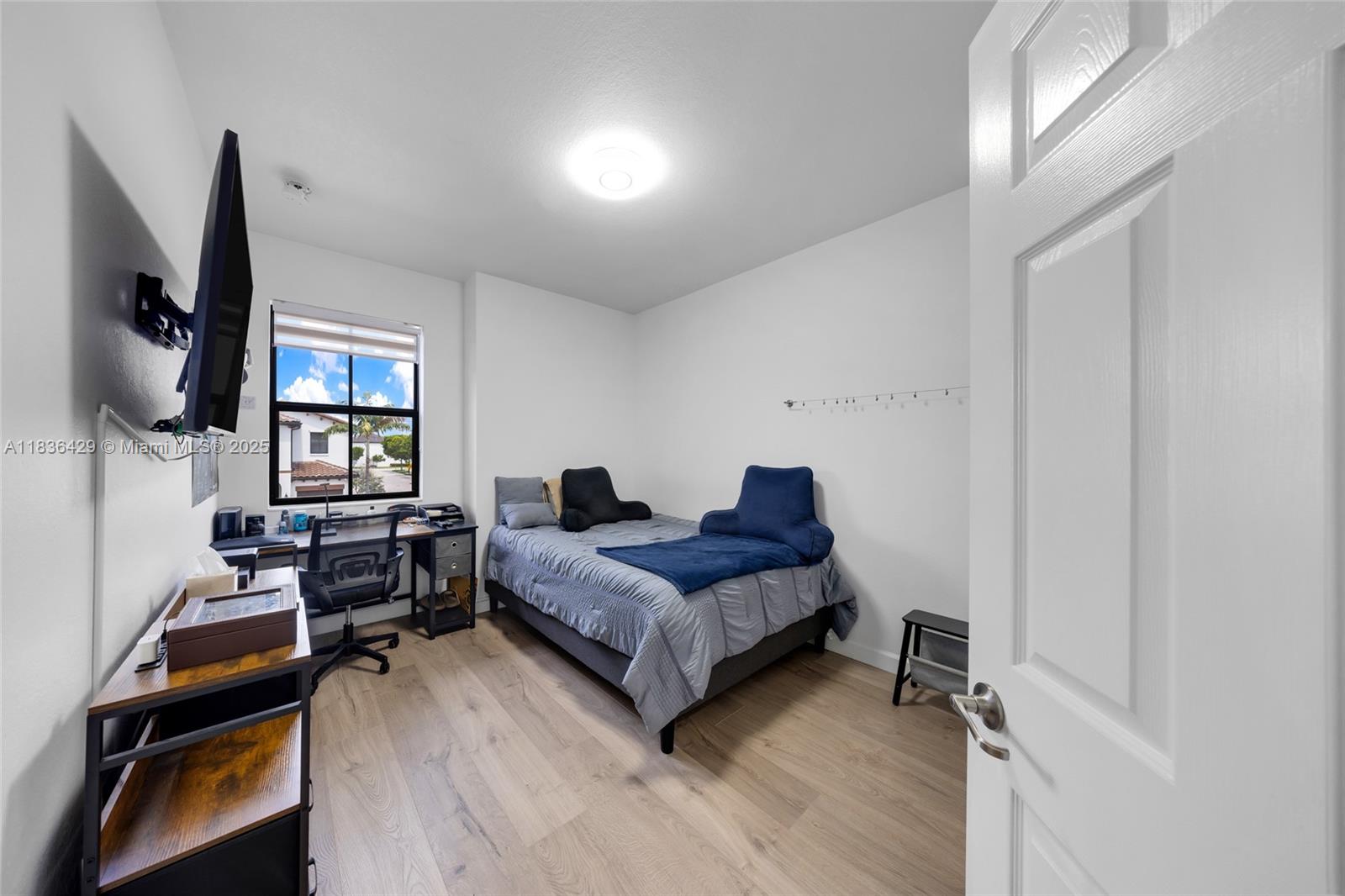 8877 NW 103rd Ave, Doral, Florida image 33