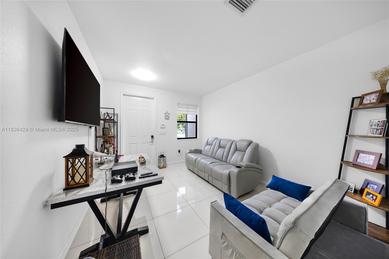 8877 NW 103rd Ave, Doral, Florida image 6