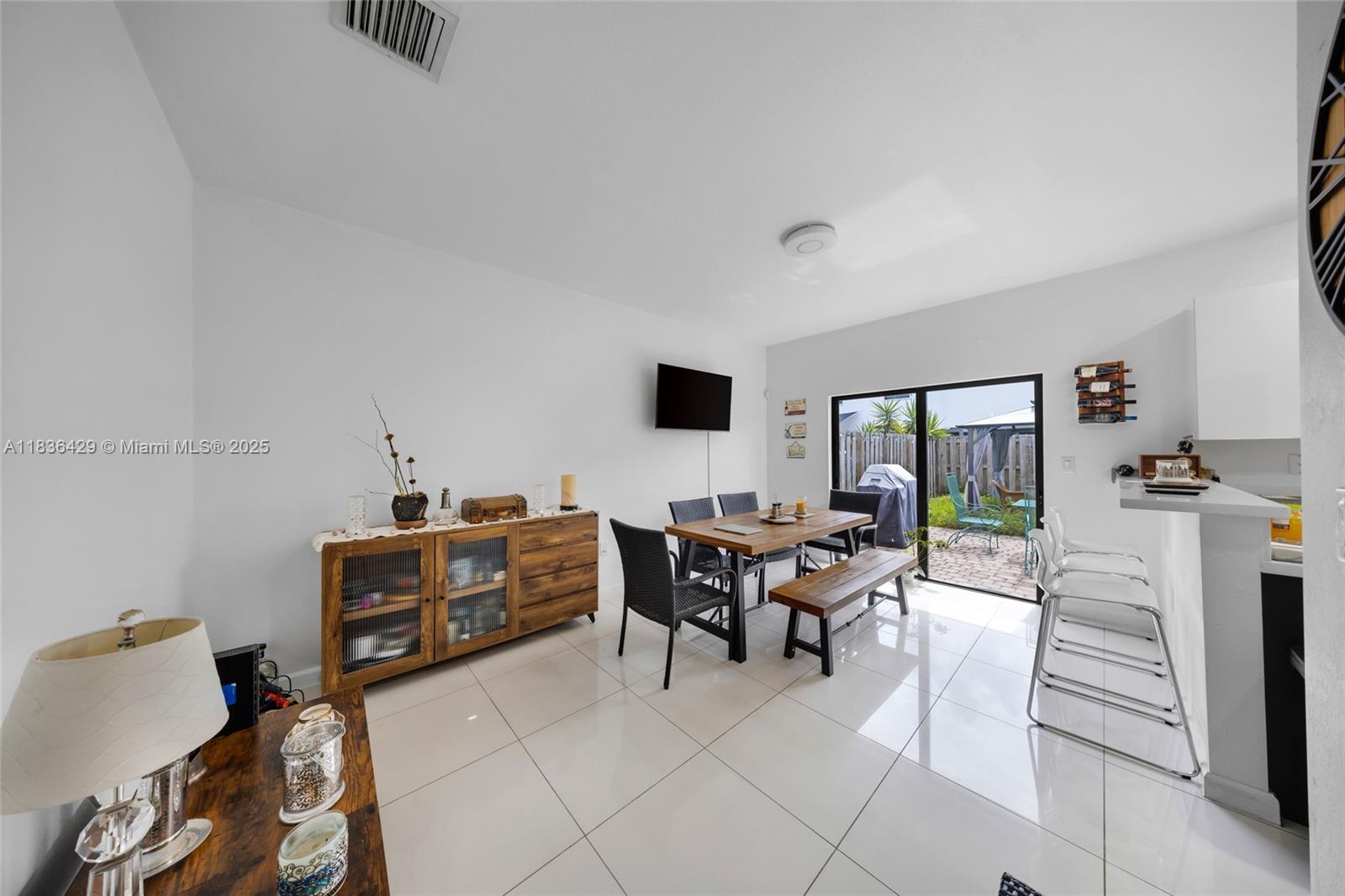 8877 NW 103rd Ave, Doral, Florida image 7