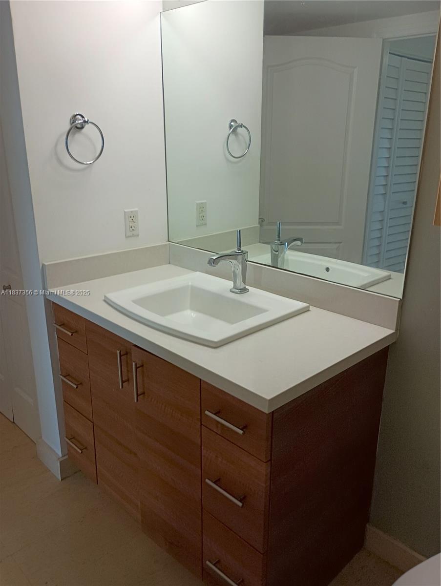 2101 Brickell Ave #2504, Miami FL 33129