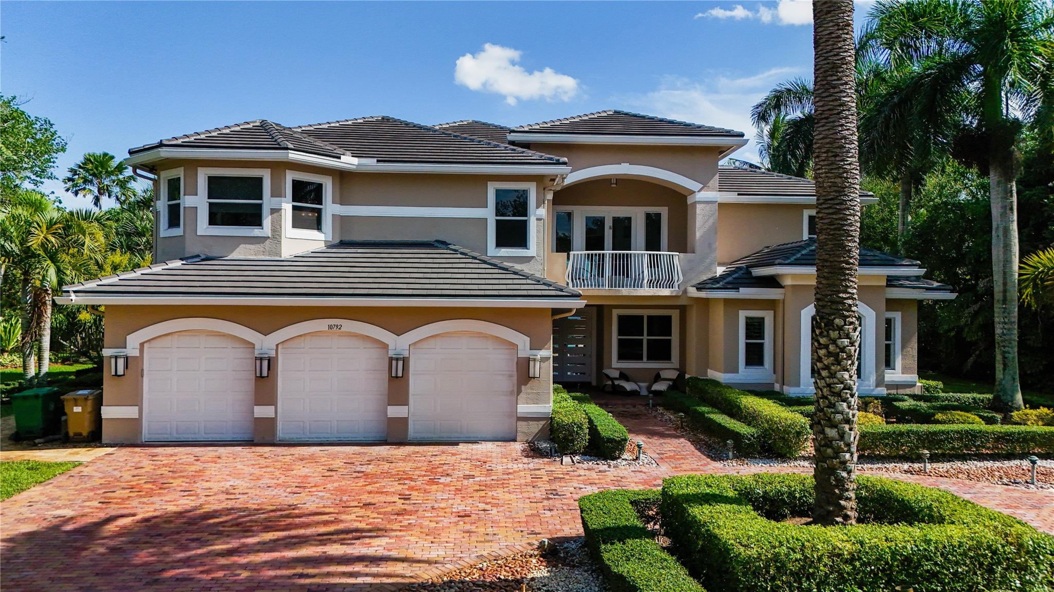 House for Sale in Davie, FL