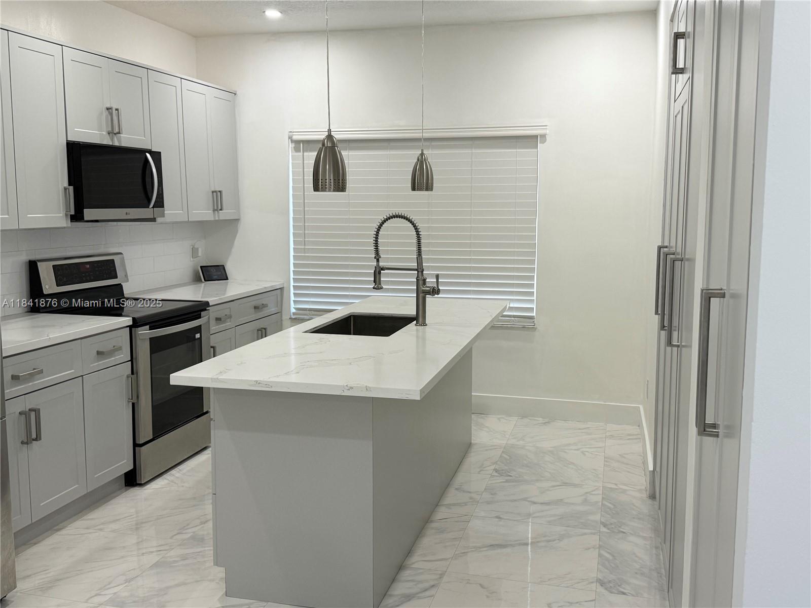 8424 NW 139th Ter #2705, Miami Lakes, Florida image 10