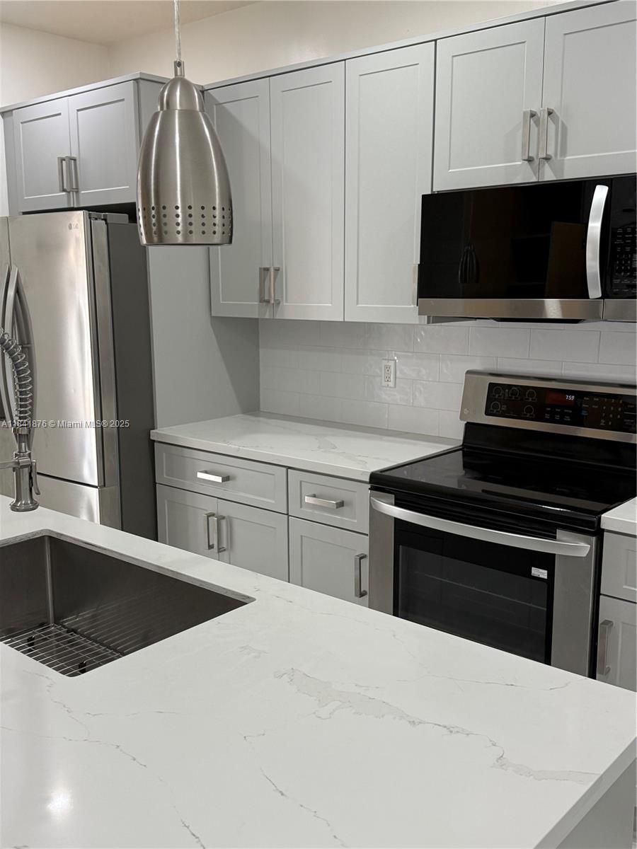 8424 NW 139th Ter #2705, Miami Lakes, Florida image 11