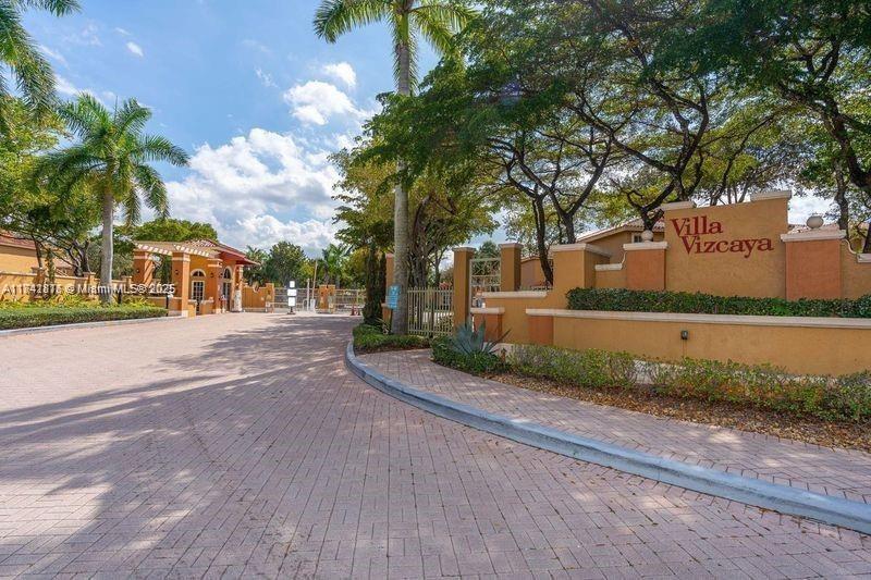 8424 NW 139th Ter #2705, Miami Lakes, Florida image 2