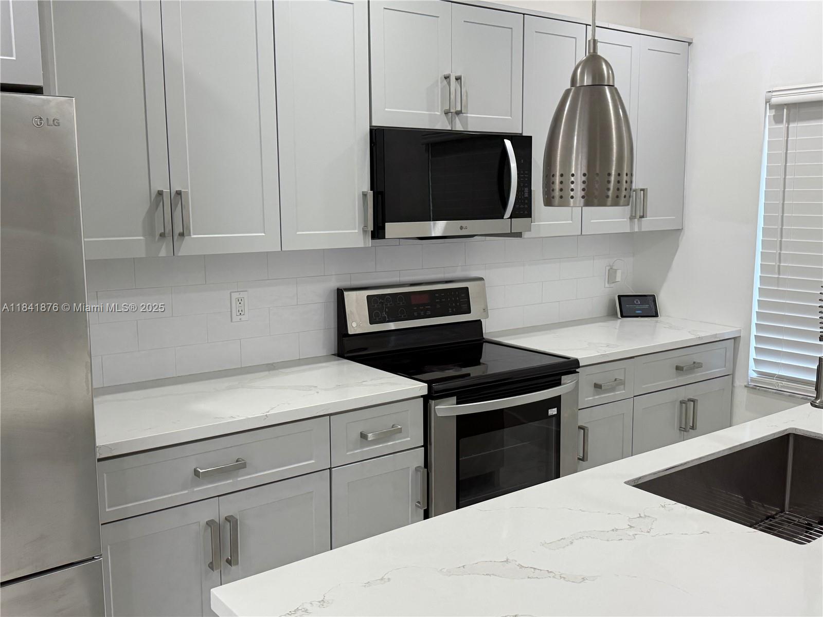 8424 NW 139th Ter #2705, Miami Lakes, Florida image 9