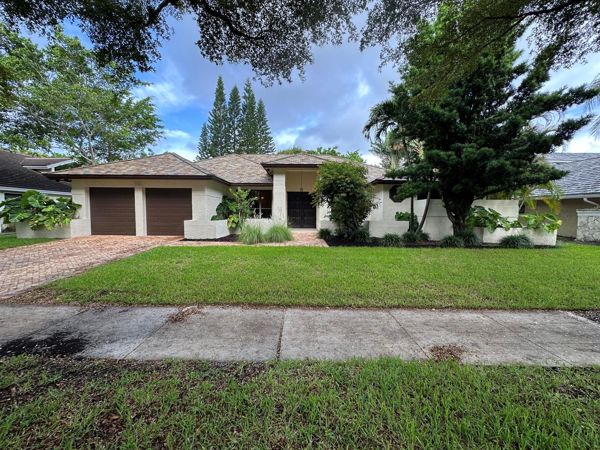 1985 Parkside Circle S FL
