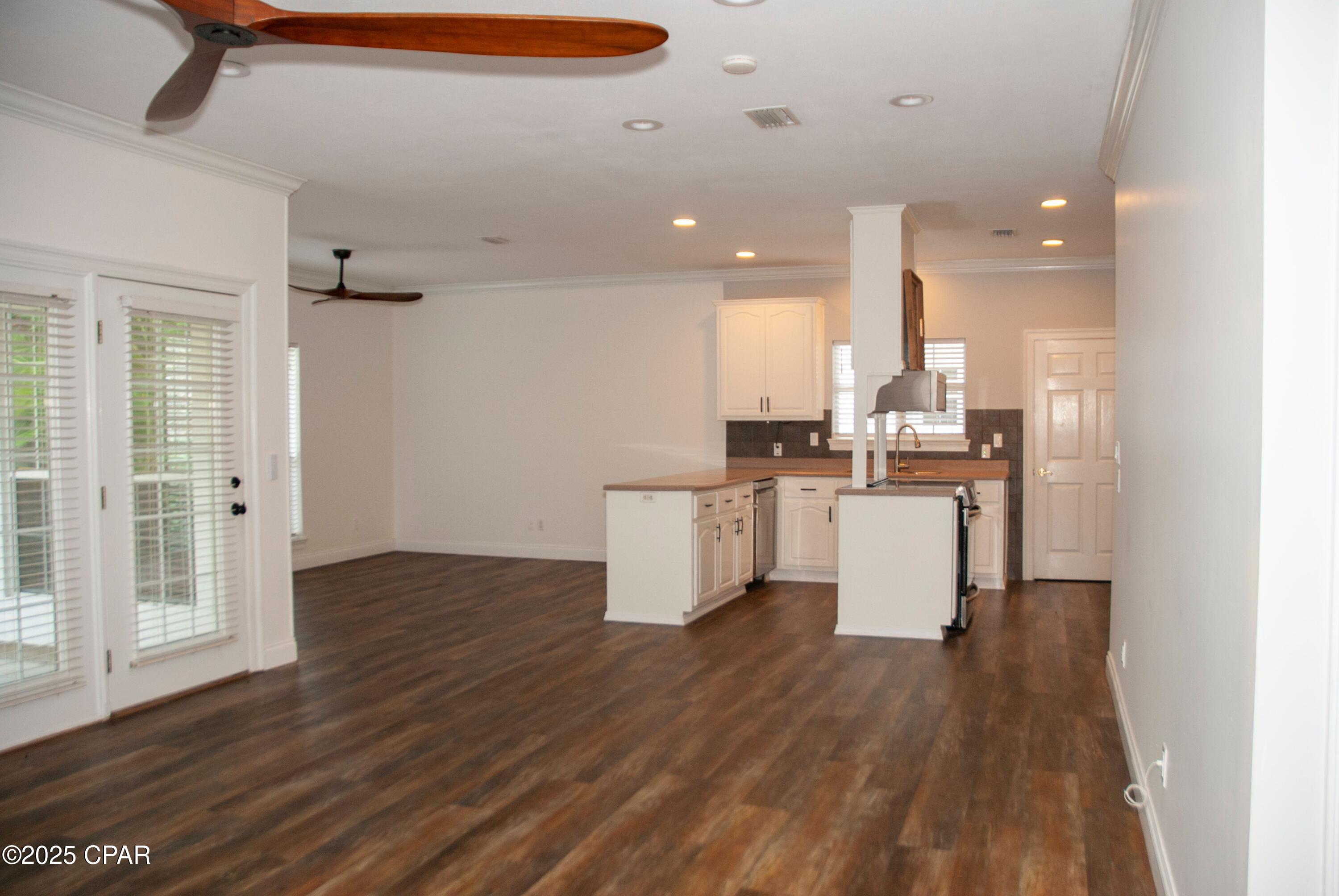 Image 3 For 7009 Lagoon Drive