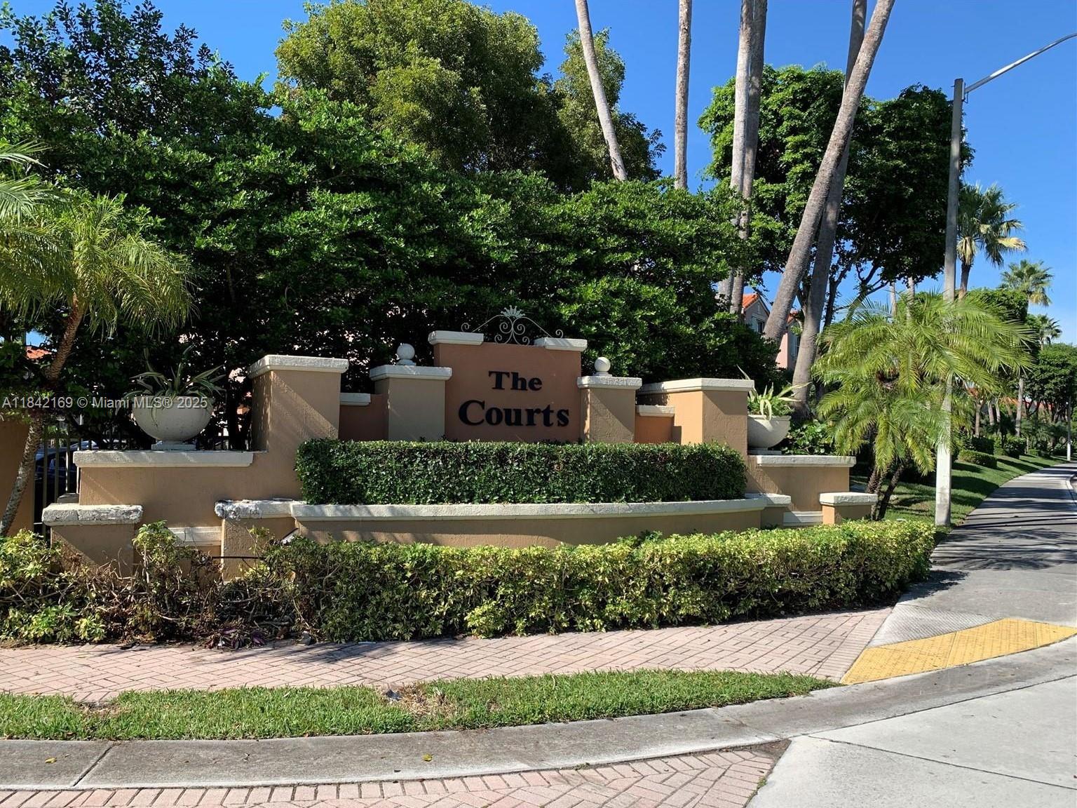 The Courts At Doral Isles