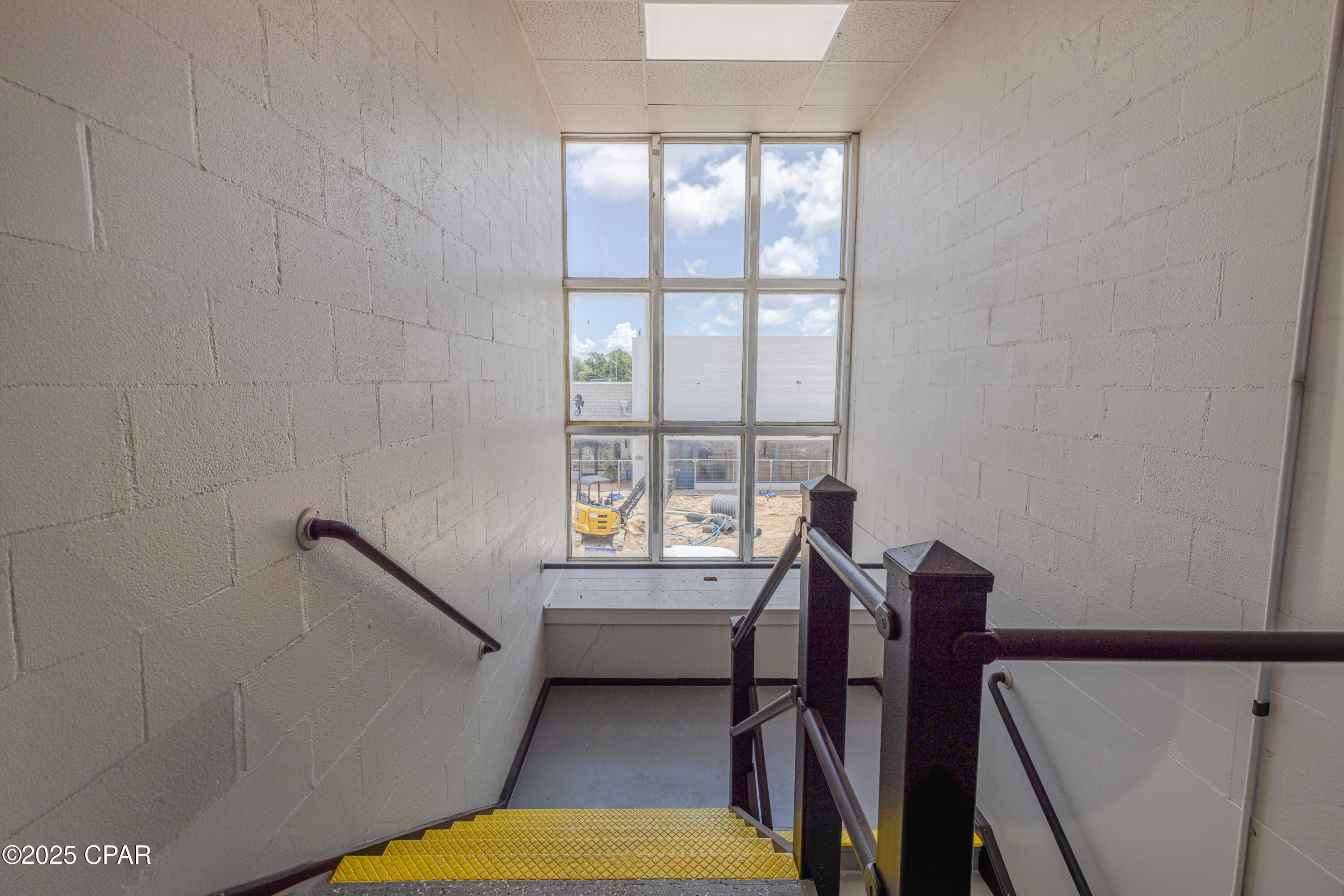 Listing photo id 16 for 551 Harrison Avenue