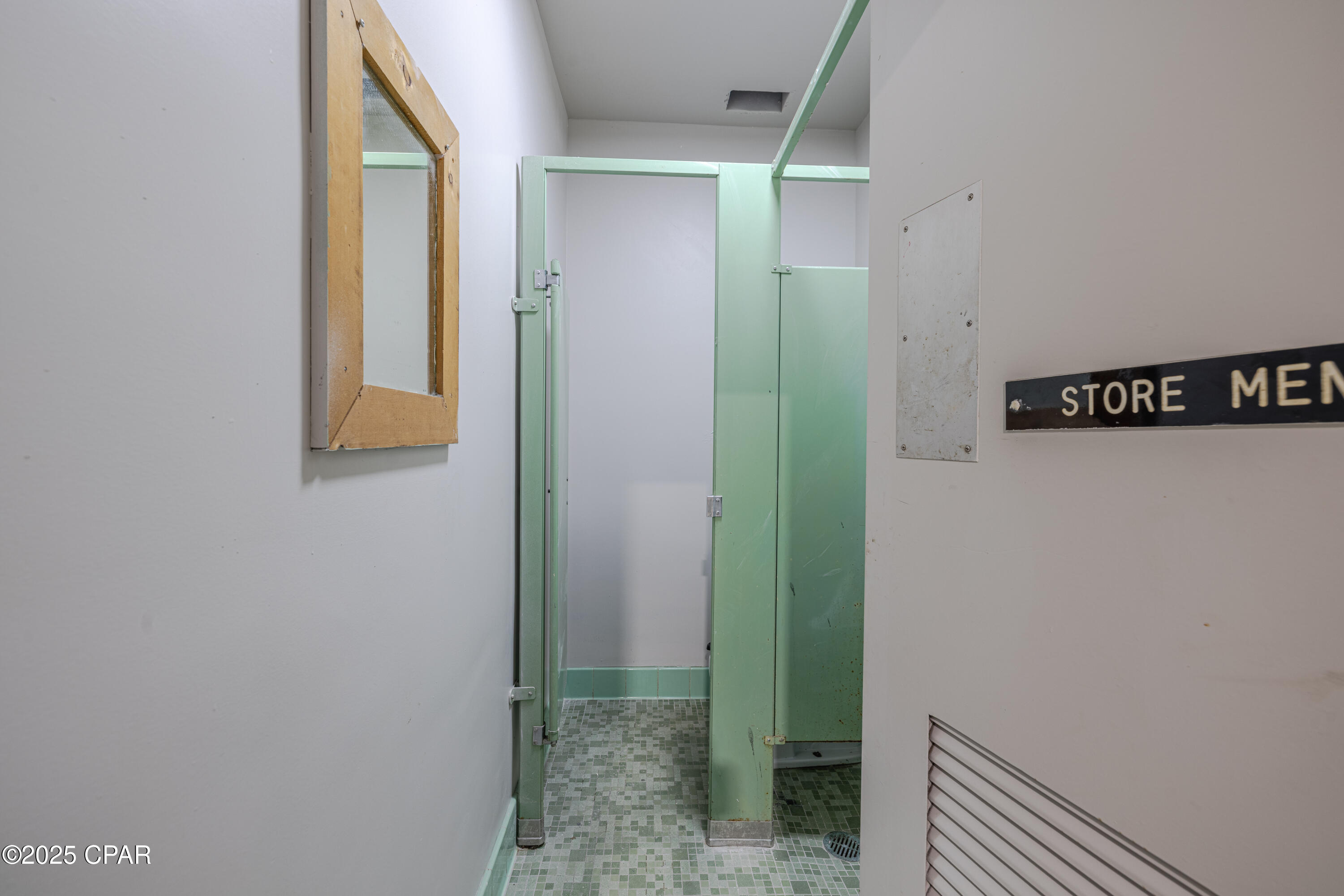 Listing photo id 25 for 551 Harrison Avenue