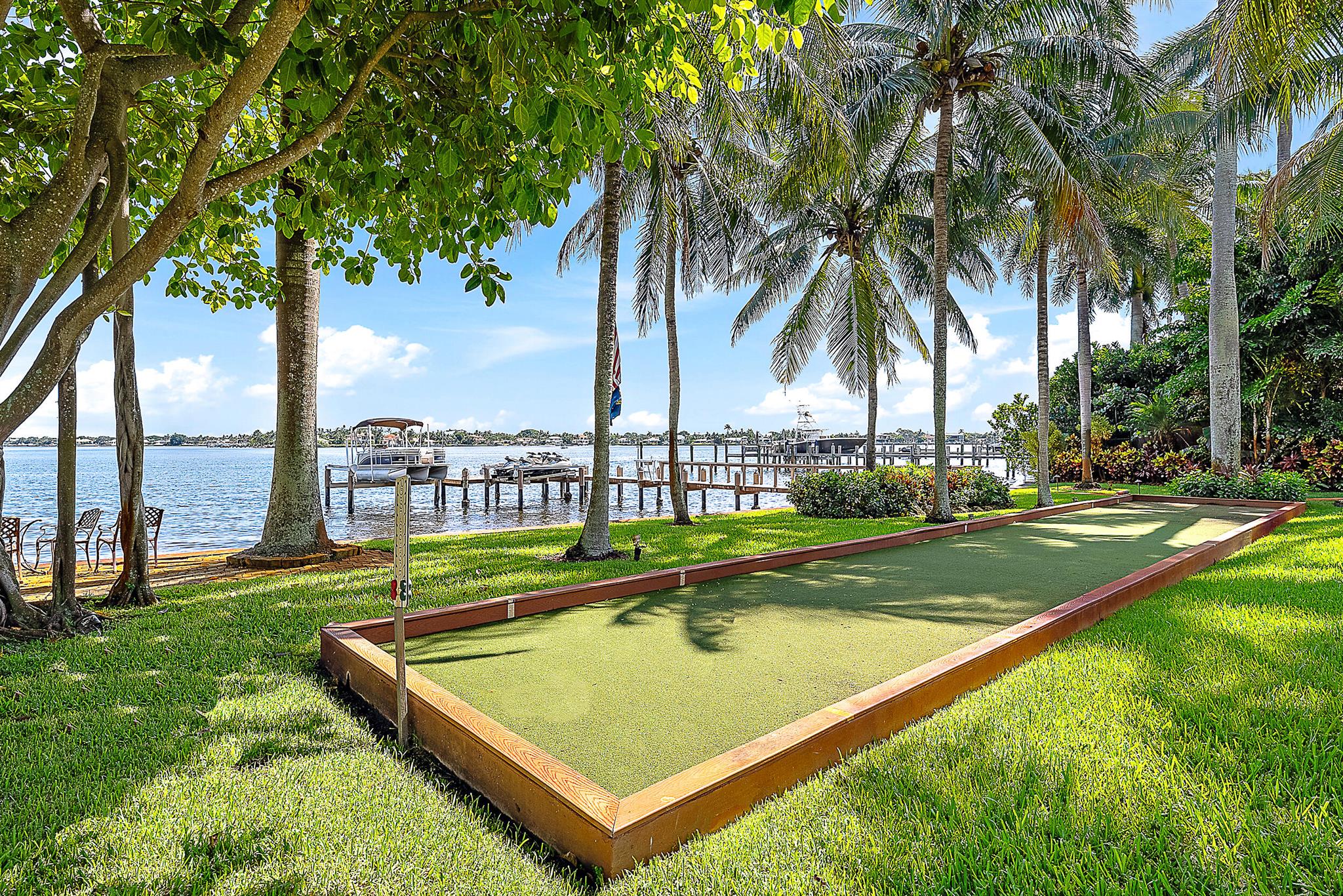 Image to showcase the property located at 5900 Pennock Point Road