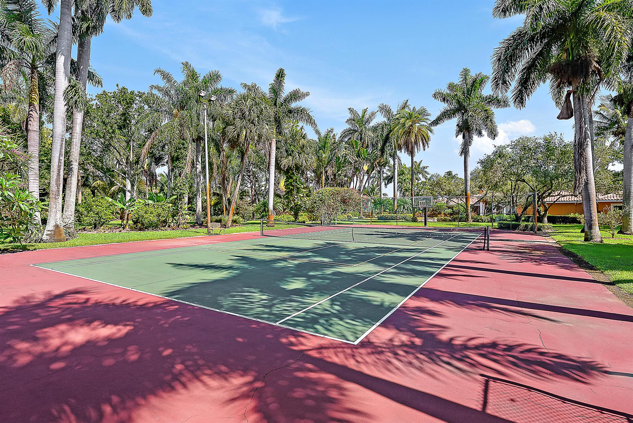 Image to showcase the property located at 5900 Pennock Point Road